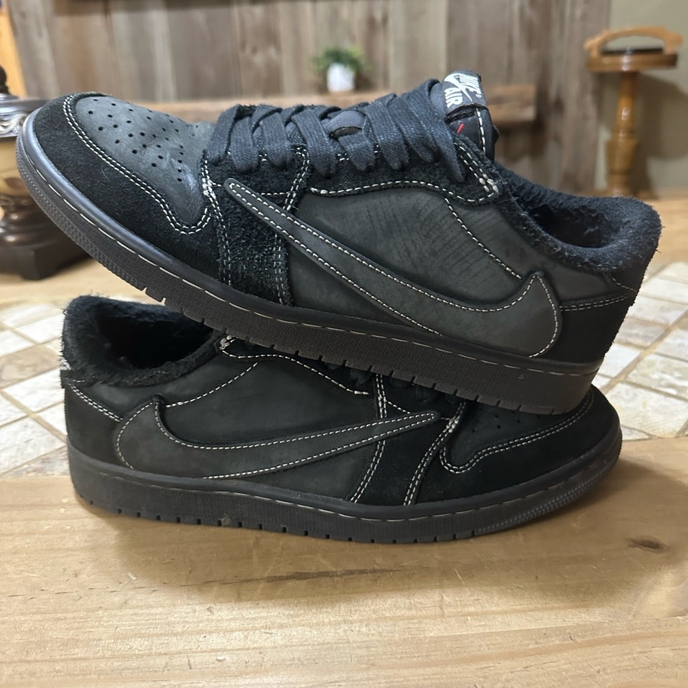 Jordan Black Sneakers